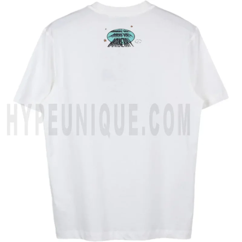 The back of the white clothes