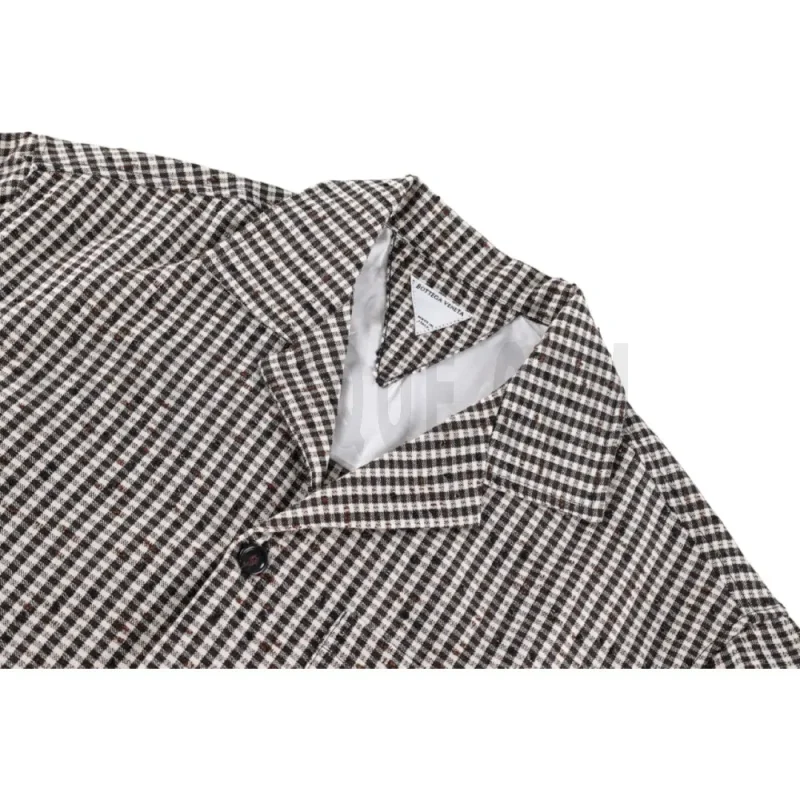Collar detail image of the garment