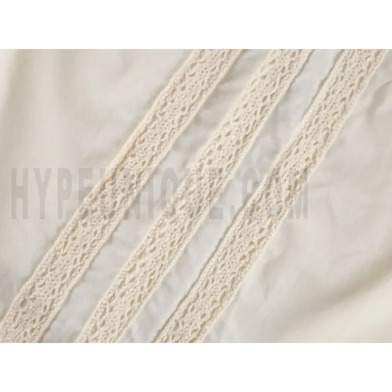 Precision-cut with wrinkle-resistant soft fabric.