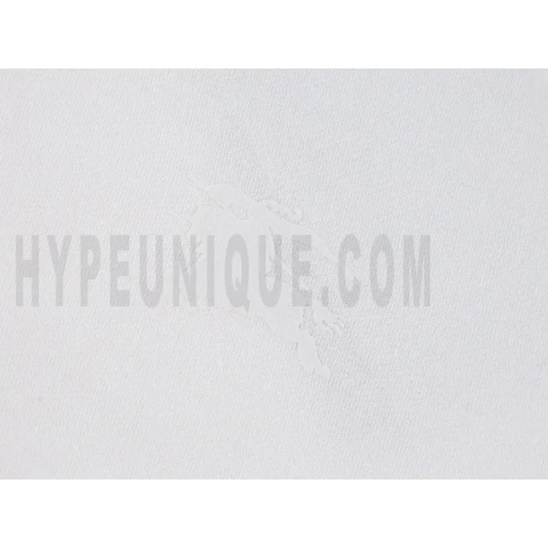 Front graphic print on the garment