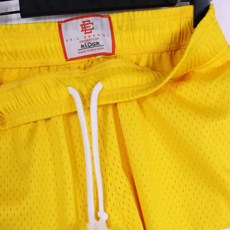 Elastic waistband detail image of the pants