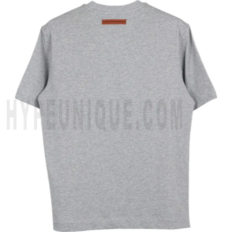 The back of the gray clothes