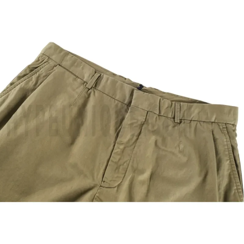 Elastic waistband detail image of the pants
