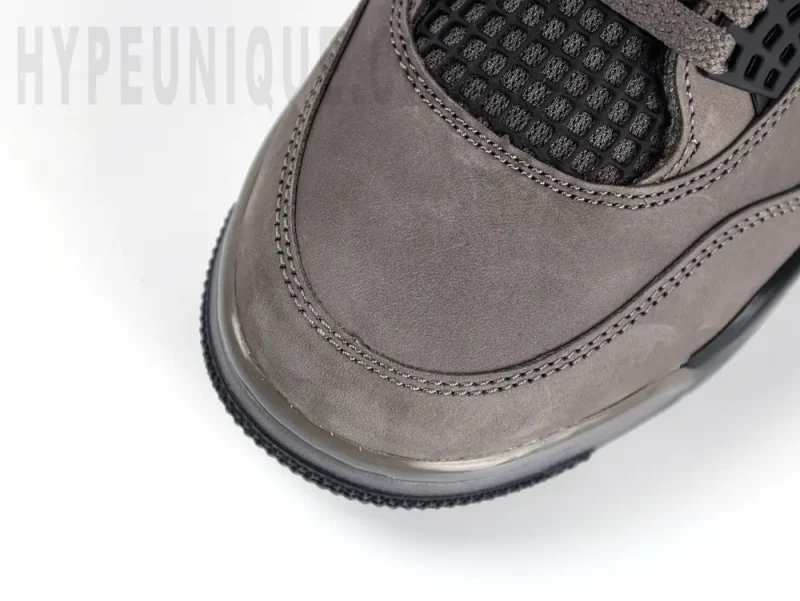 the gre y toe box