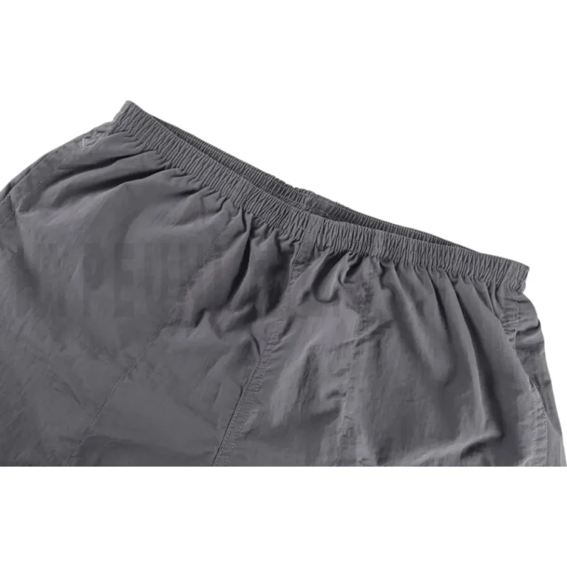 Elastic waistband detail image of the pants