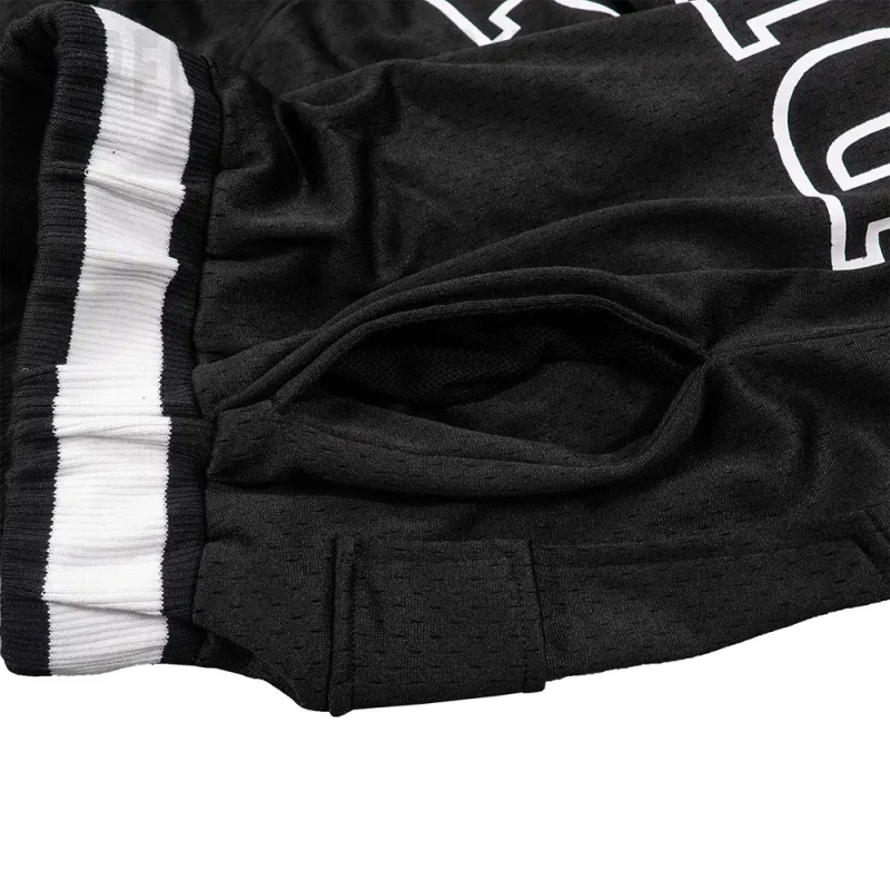 Elastic waistband detail image of the pants