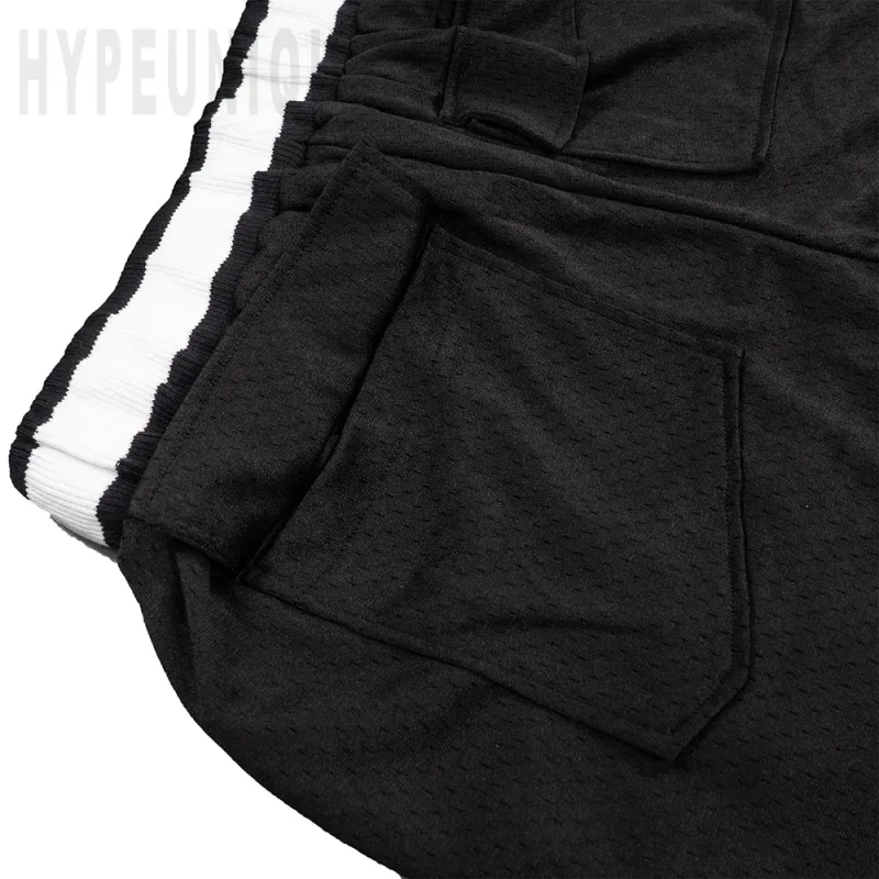 Elastic waistband detail image of the pants