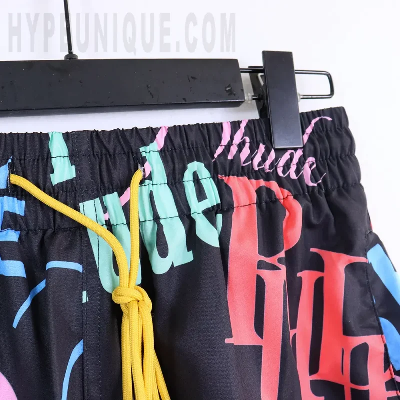 Elastic waistband detail image of the pants