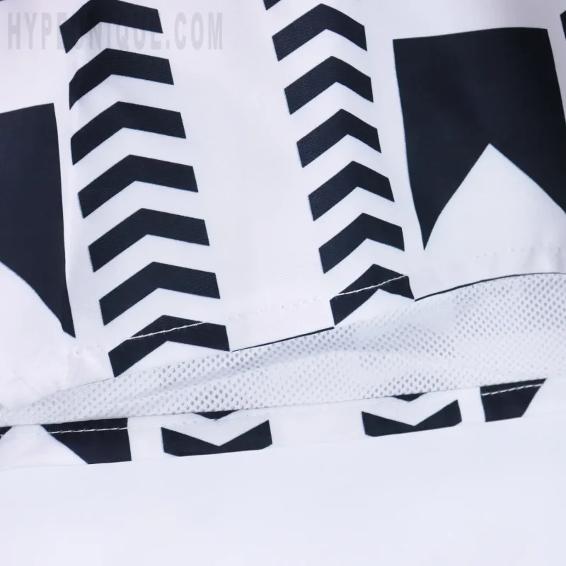 Leg opening detail image of the pants