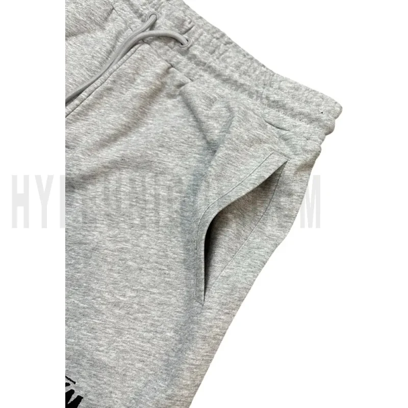 Precision-cut with wrinkle-resistant soft fabric.