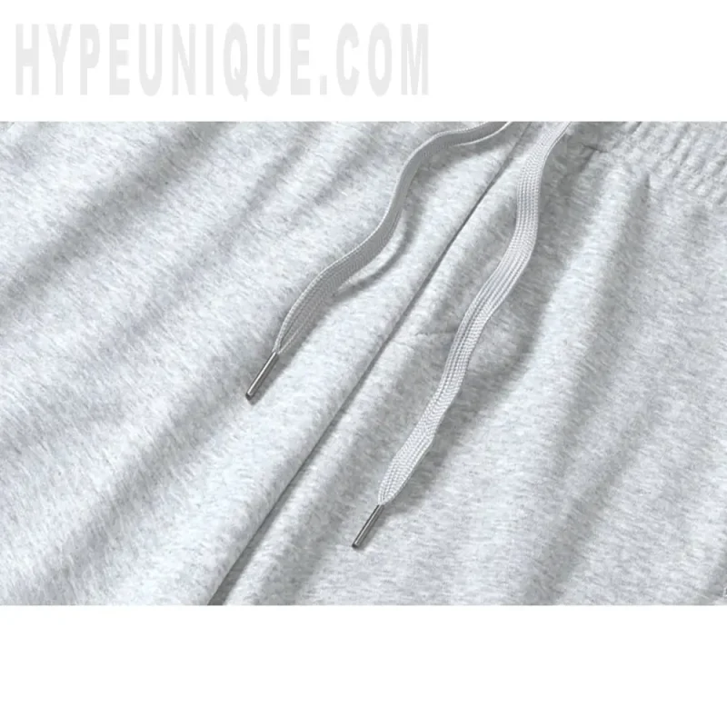 Drawstring on the pants