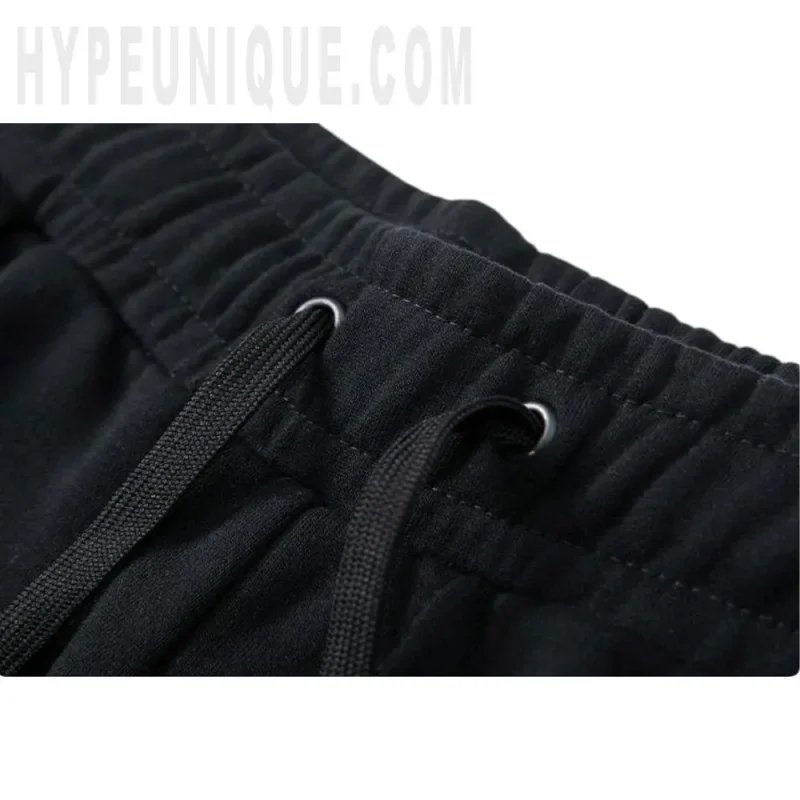 Elastic waistband detail image of the pants