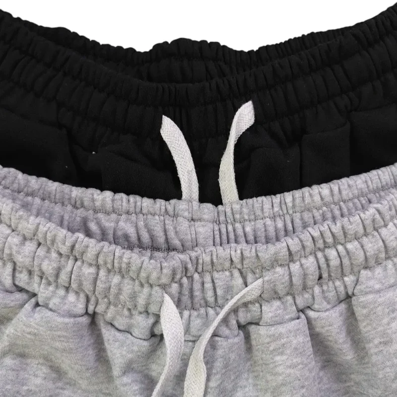 Elastic waistband detail image of the pants