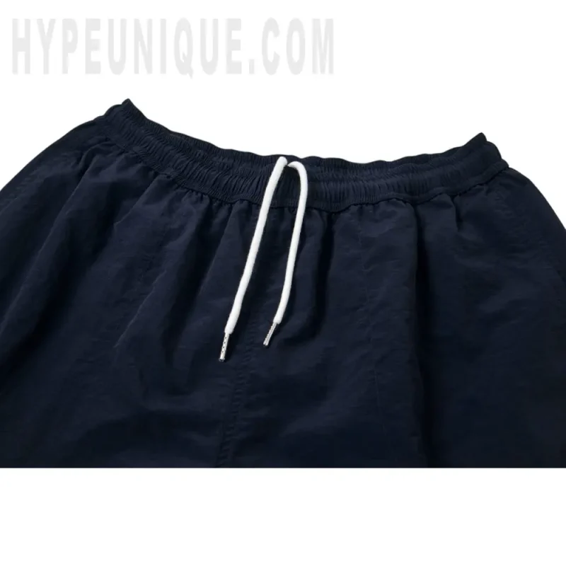 Elastic waistband detail image of the pants