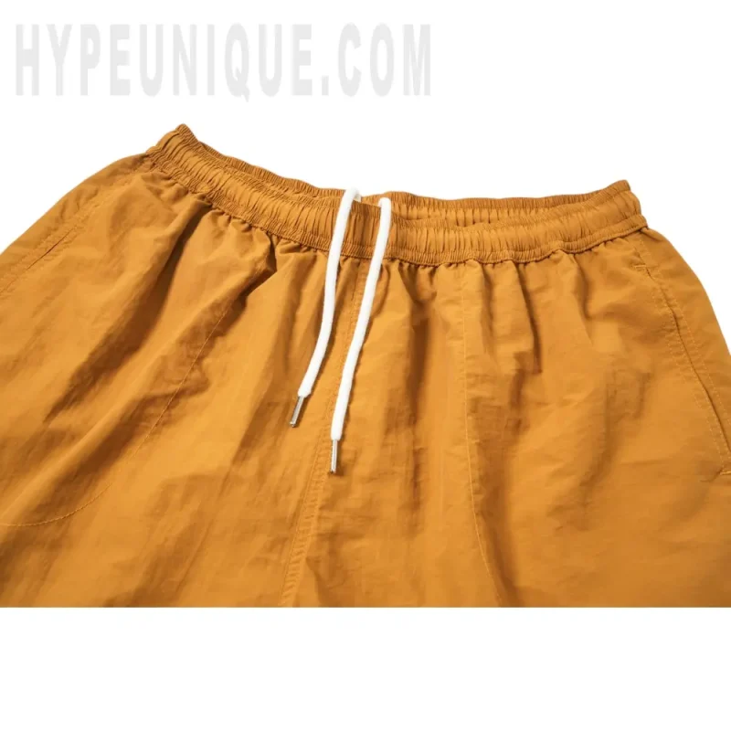 Elastic waistband detail image of the pants