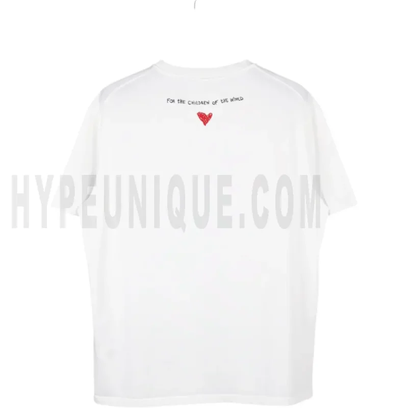 The back of the white clothes