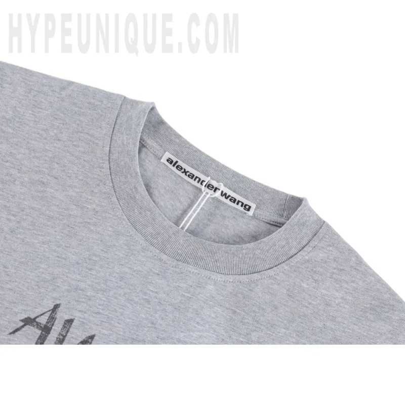 Close-up of the collar detail