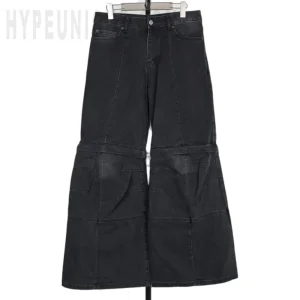 Women's Flared Cargo Pants in Black
