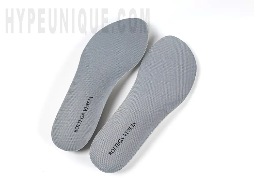 TbKicks ₿ ν Classic Silver White