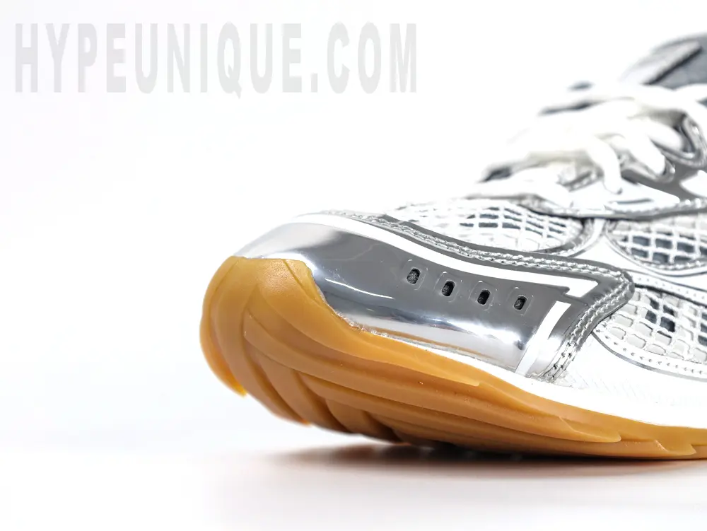 TbKicks ₿ ν Classic Silver White