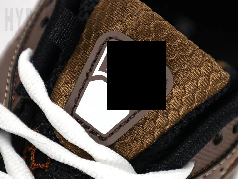 TbKicks ₿ ν Classic Sneaker