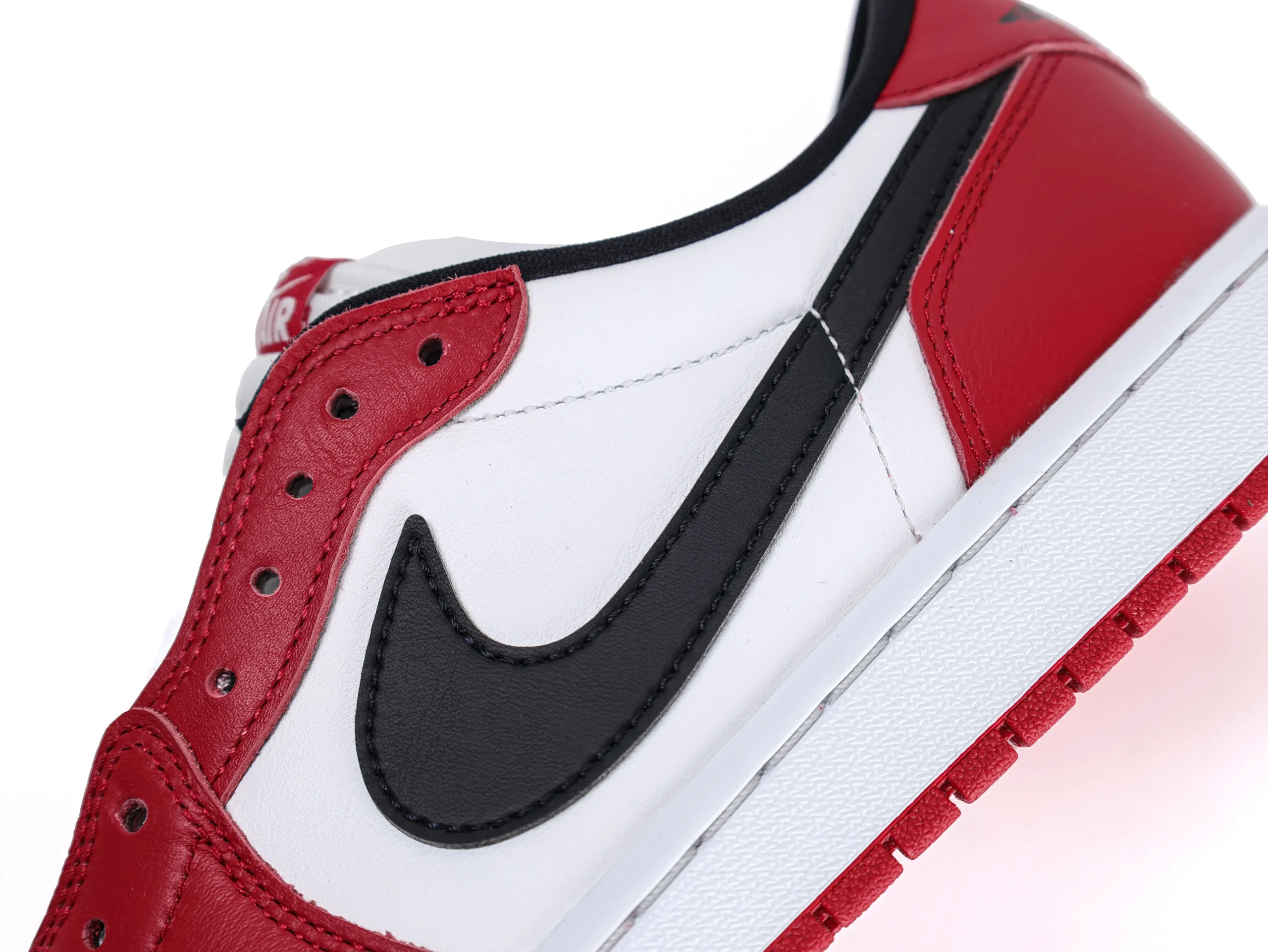 TbKicks Jordan 1 Retro Low OG Chicago (2025)